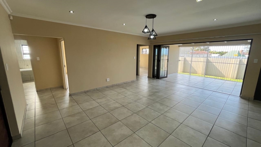 To Let 4 Bedroom Property for Rent in Fountains Estate Eastern Cape